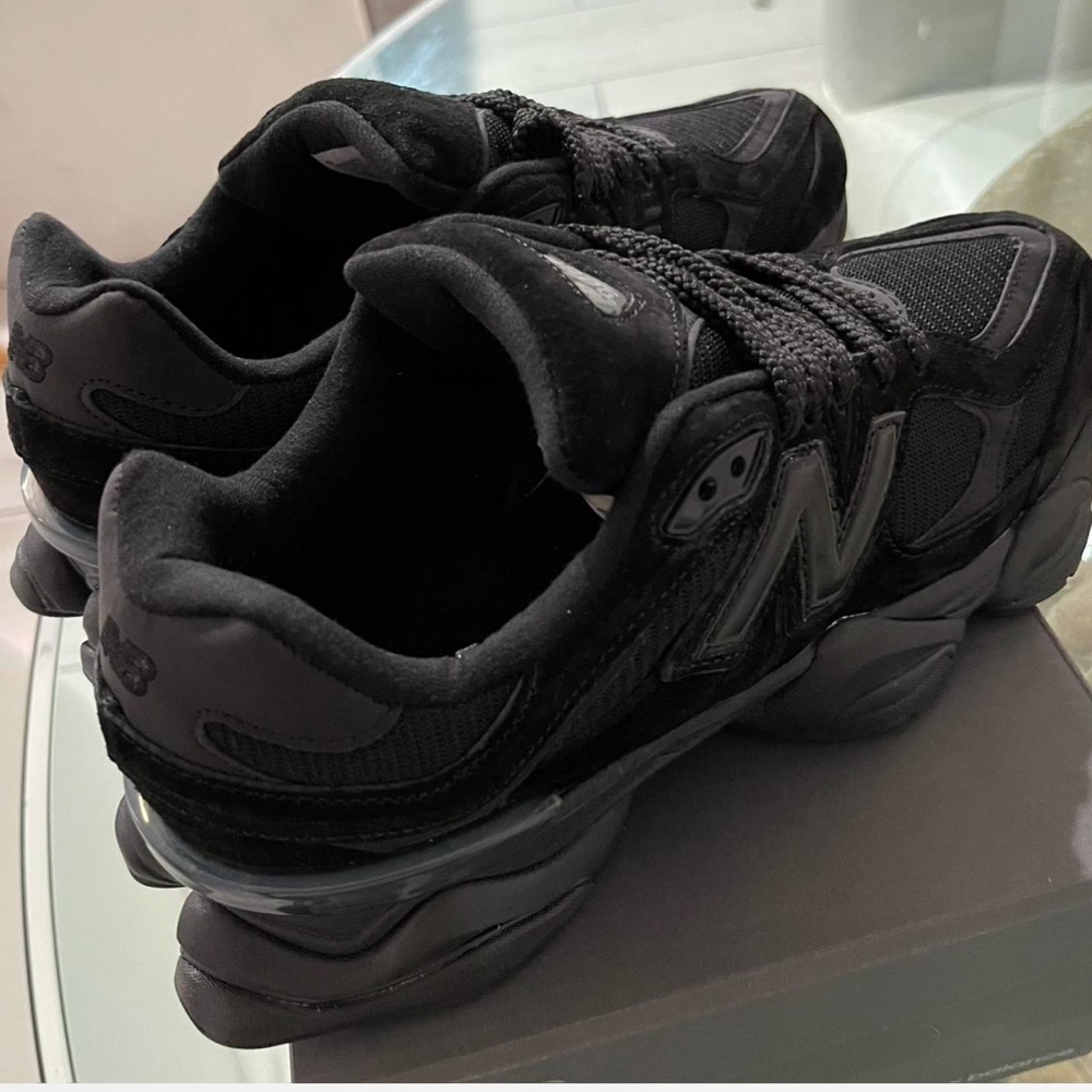 New Balance 9060 Triple Black. - Picture 2 of 4